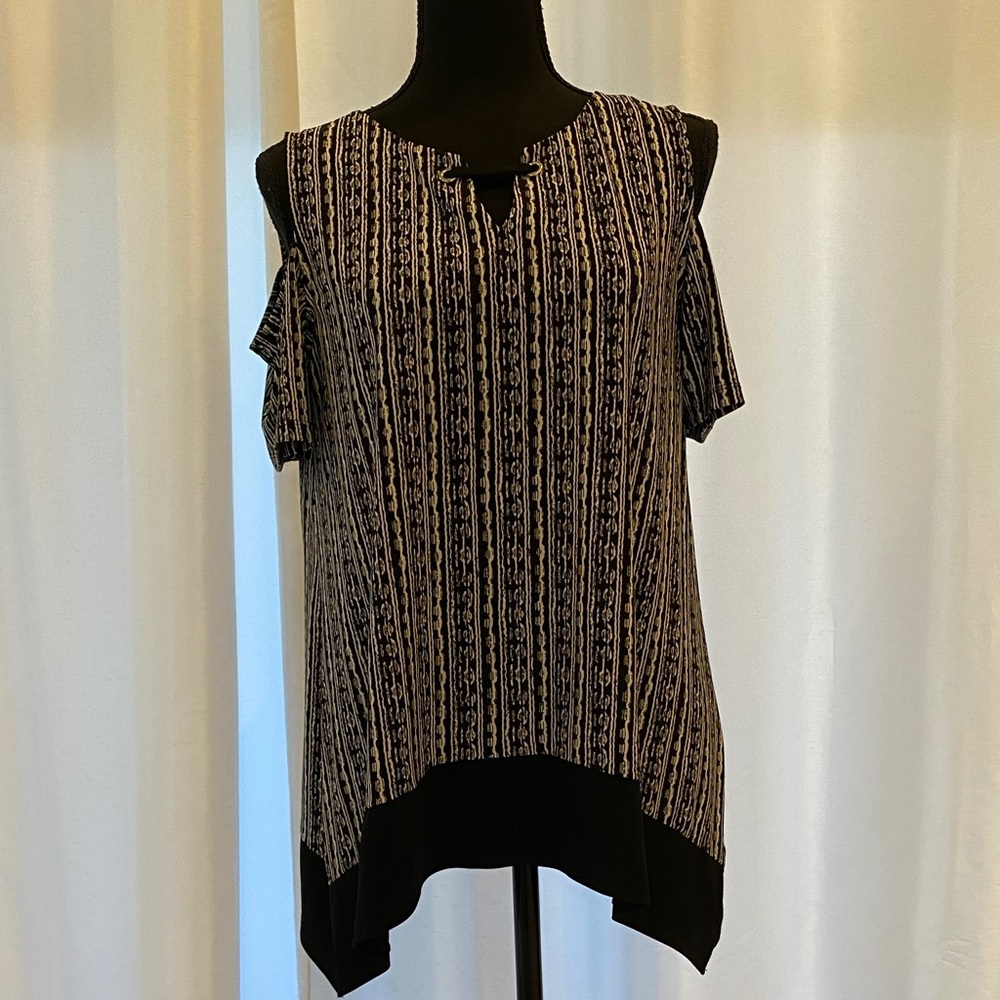 Rafella cold shoulder Black and White Striped Women's Top